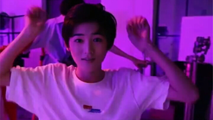 [Song Yaxuan] The earliest "careless dance" in those years, long legs and good looks!