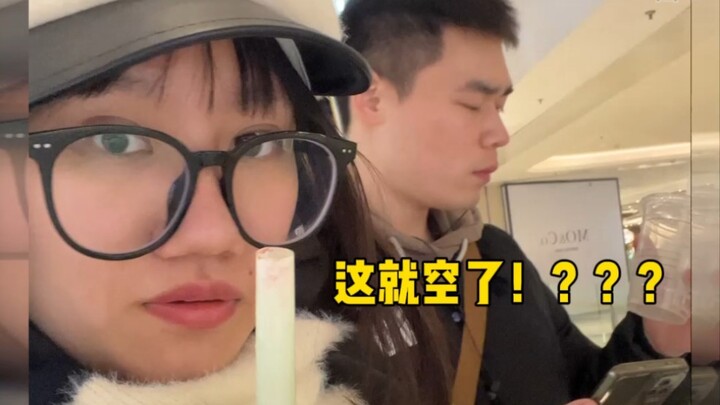 Nih, lihat nih secepat apa pacarku ngabisin milk tea!