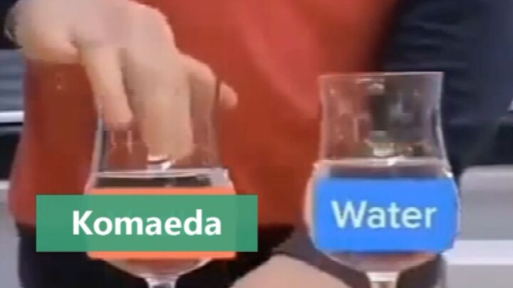 Wiping the glass (x) Wiping the glass (✓)