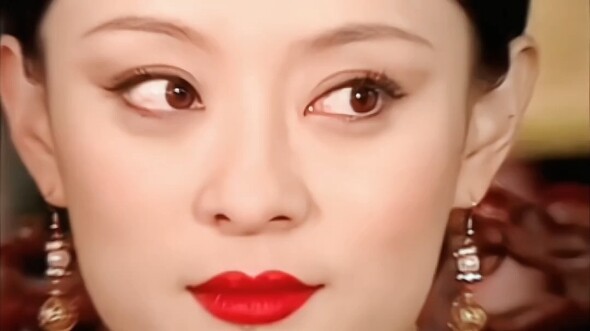 เมื่อหลงเยว่ทำพวงมุกเก้าห่วงแตกกระจาย ทุกคนต่างเต็มไปด้วยความภาคภูมิใจ แต่มีเพียงพระชายาจิ้งเท่านั้น