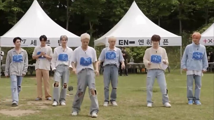เมื่อพี่ใหญ่กับพี่รองไม่อยู่บ้าน เมย์เมย์ก็ทำหน้าที่แม่บ้านดูแลลูกๆ