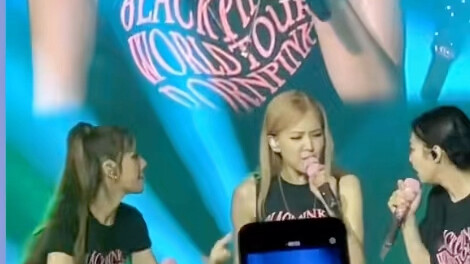 The two rap mentors randomly drew lots on stage, scaring Rose half to death—hahaha, I'm dying of lau