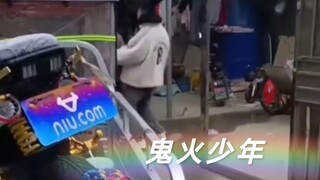 Bu, akhirnya beliin aku motor Vespa! Aku cinta banget