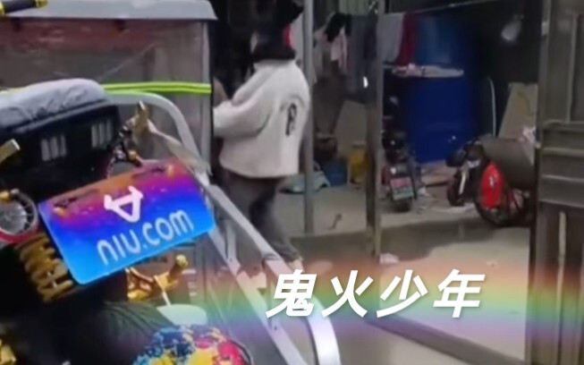 Bu, akhirnya beliin aku motor Vespa! Aku cinta banget