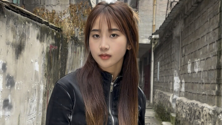 Rumput yang tumbuh di tengah hujan dan angin, ketahanannya terhadap dingin pun menjadi naluri alamin