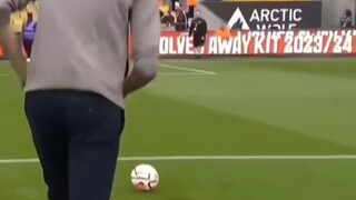 If basketball has Yao Ming, then football has Crouch.