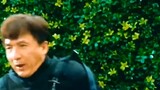 Jackie Chan was chased by a vicious dog, and this wave of self-rescue was so funny