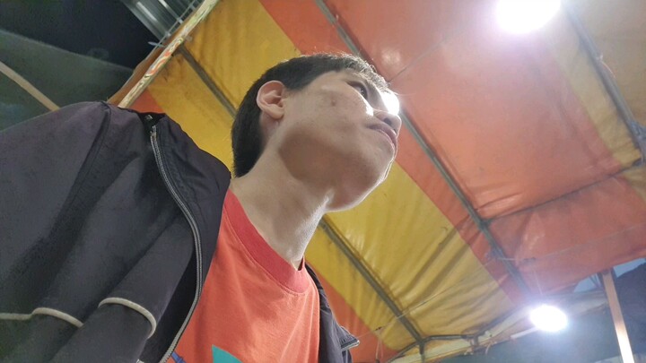 พาคนจีนกินหมูกระทะ