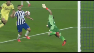 Aaron Ramsdale và những pha cứu thua như hack cho Arsenal