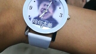 你连坤坤的周边都不买怎么有脸自称“ikun”