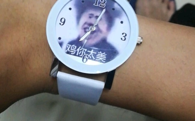 你连坤坤的周边都不买怎么有脸自称“ikun”