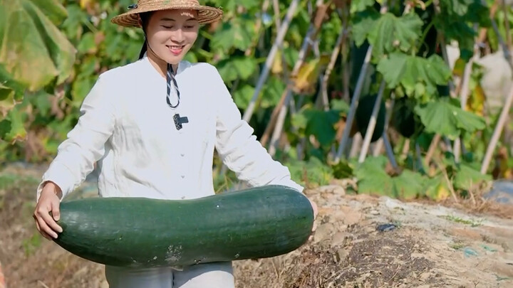 แตงโมหนึ่งลูกกินได้สามแบบ วิธีทำแบบโบราณช่วยคงความหอมสดชื่นของแตงโมไว้ รสชาติพิเศษไม่เหมือนใครจริงๆ