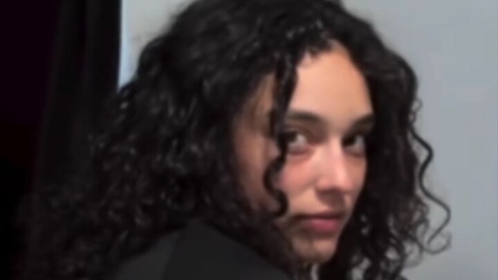 لي | معاقبة صديقتي التي ارتكبت خطأً