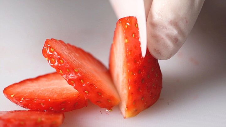 【Vito’s Stress-Relief Room】Summer’s almost here! Let’s make a refreshing strawberry smoothie togethe