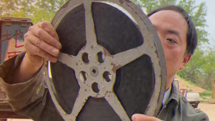 Hold back the tears—how long has it been since you last saw an outdoor movie?