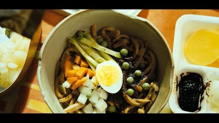 Man Stranded on a Desert Island Uses Bird Droppings to Grow Corn and Eggplants, Then Makes Himself a