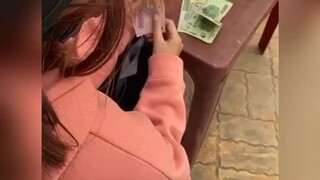 Rủ cả chú công an mua đồ online luôn ạ