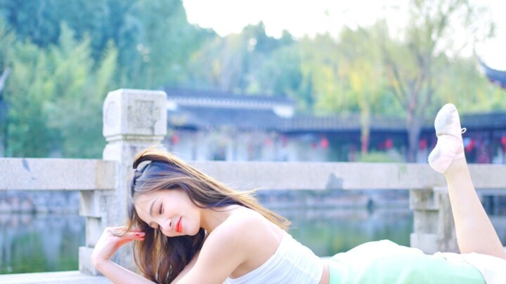 Ai có thể cưỡng lại được sự dịu dàng của một cô em gái nhút nhát? [Những cành hoa vương vãi khắp quầ