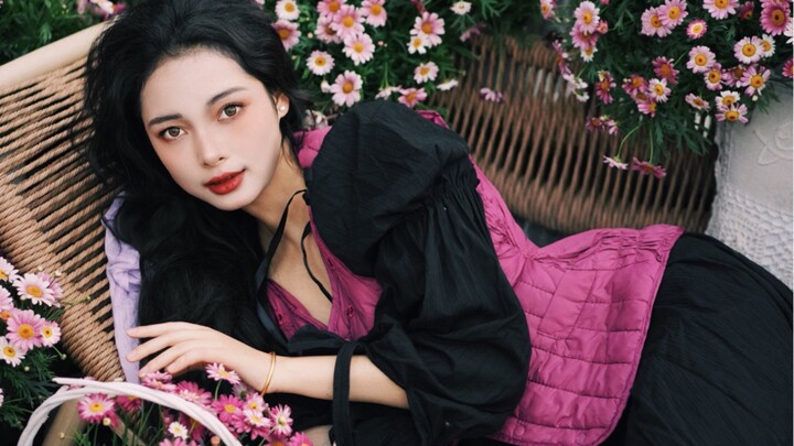 Ảnh “đại cảnh” với trang phục của mẹ chồng – “Áo gi-lê hồng cánh sen” mặc lên đẹp cỡ nào?