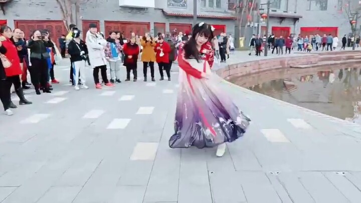 [HaNi Nine] Hani Nine's comic show is full of energy, scaring a group of girls
