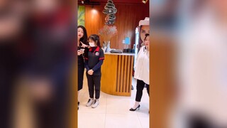 Đừng thấy hoa nở mà ngõ xuân về 😂