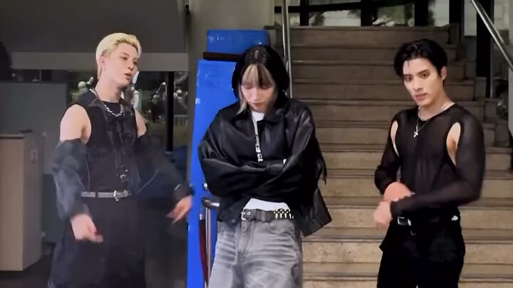 THE BOYZ ins updates the Badalee, Son Young-jae, and Ji Chang-min "Trigger" challenge.