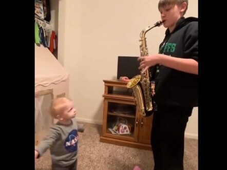 Watching these cute kids perform is so hilarious…