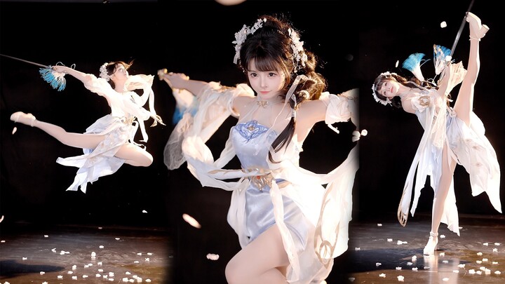 "Kiếm thuật của sư tỷ, trong vòng ba chiêu, ta có thể đánh bại ngươi..."