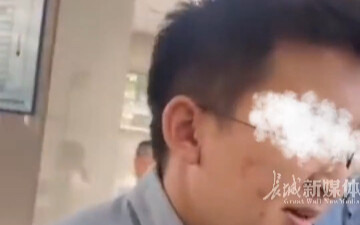 อู่ฮั่น มณฑลหูเป่ย นักเรียนประถมในโรงเรียนถูกครูขับ..