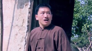 男人身上竟藏有两面国旗