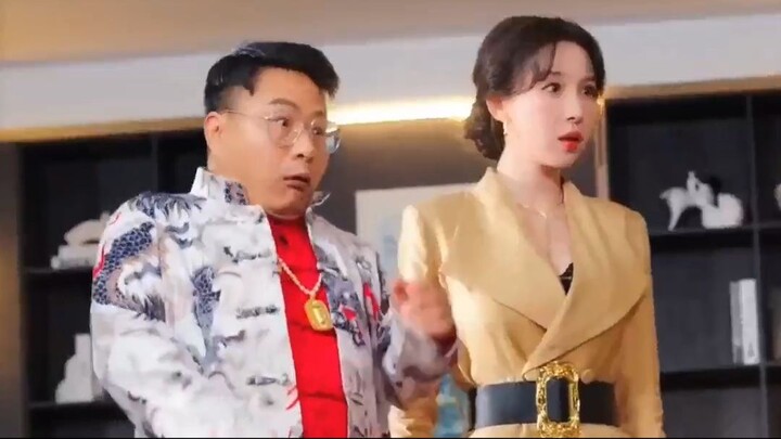 ซีอีโอสาวดูถูกหนุ่มอ่อนแอ ไม่คิดว่าเขาจะล้มบอดี้การ์ดสุดแกร่ง 100 คนในพริบตา! ทุ
