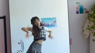 [Red Velvet] The chorus cover of "Queendom" was filmed in front of the mirror and was very simple!