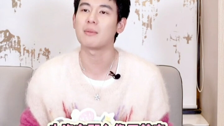 Hu Xianxu imitates Qin Lan and Xin Zhilei’s meme faces—every one is spot-on. You’re quite the mimic,