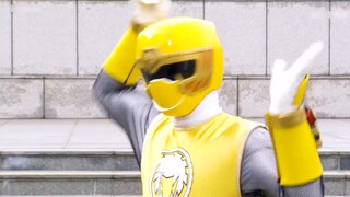 The Gokaiger transforms into Battle Fanatic J, but Gai doesn't have the key, so he creates his own G