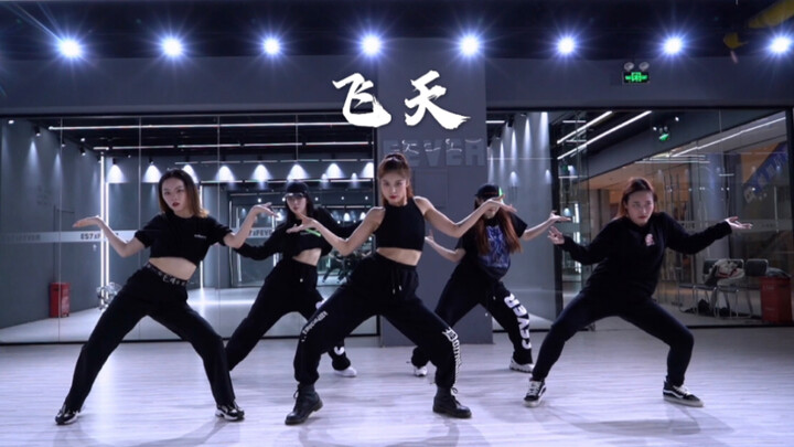 [FEVER] การบินมันสุดยอดมาก! ท่าเต้น "Flying" ของจางอี้ซิงนี่น่าตกใจจริงๆ