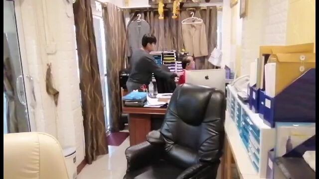 พ่อทำงานที่บ้าน