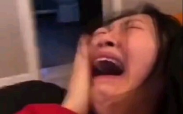Aku tidak tahan melihat dua kakak beradik menindas adik perempuannya.