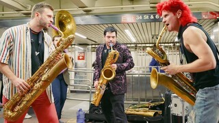 精彩至极的萨克斯斗乐，纽约地铁从不养闲人！