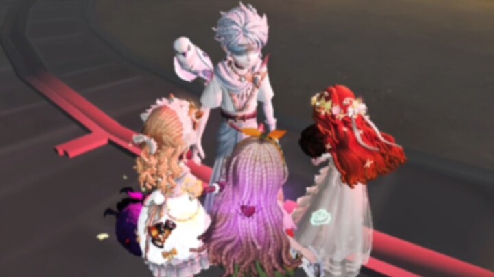 Dựa vào vai “cô bé” để ngày ngày làm điều ác