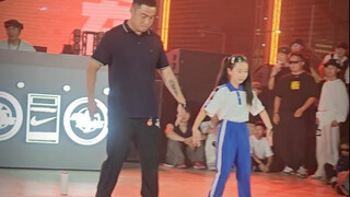 带侄女儿参加一个街舞比赛