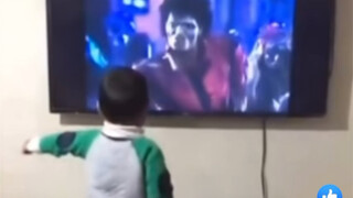 Tearful! Generation after generation has fallen in love with Michael Jackson's Thriller! Little boy 