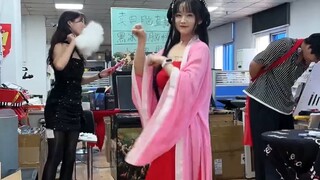 Kemampuan menari adik perempuannya sangat bagus