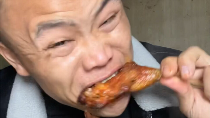 Makan paha ayam