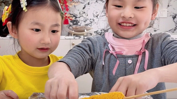 It's been a long time since I last played the food blind box!