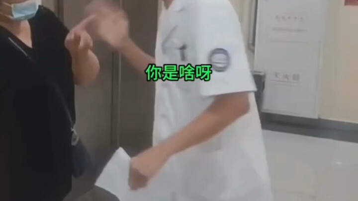 Gotta admit, the post-00s really step up when it counts—they’re cleaning up society’s mess.