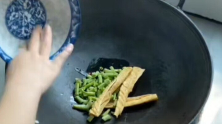 Frugal Family - Monthly food expenses 100 yuan