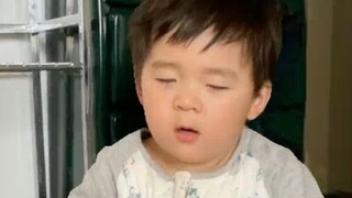 Một cuối tuần lười biếng bắt đầu bằng một quả cam