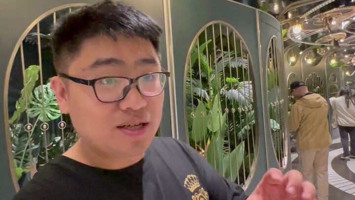 Welcome to Nanjing for an 8-million-yuan restroom experience!