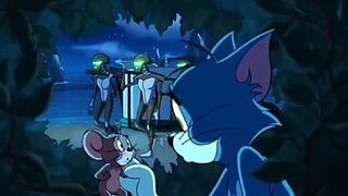 In the face of danger, Tom always holds Jerry's hand!