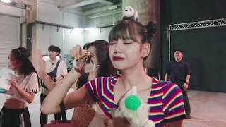 Viên kim cương rơi khỏi vòng cổ của bạn. Trời ơi, đây có phải sự thật không? Tình yêu đang gặp khủng